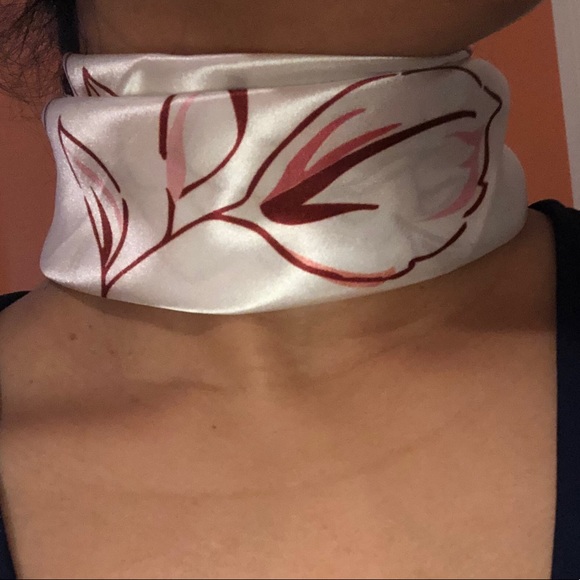 Square roses Silk scarf - Picture 8 of 8